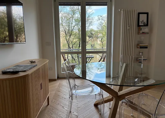 Bright Apartment With Balcony - Navigli Milan